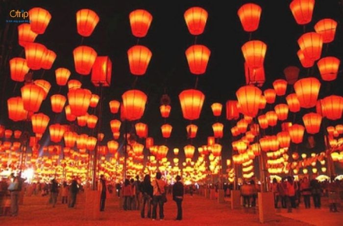Theo thông tin chính thức của Thượng Hải, Trung thu là dịp gắn với phong tục đoàn viên, ngắm trăng và thưởng thức bánh Trung thu.